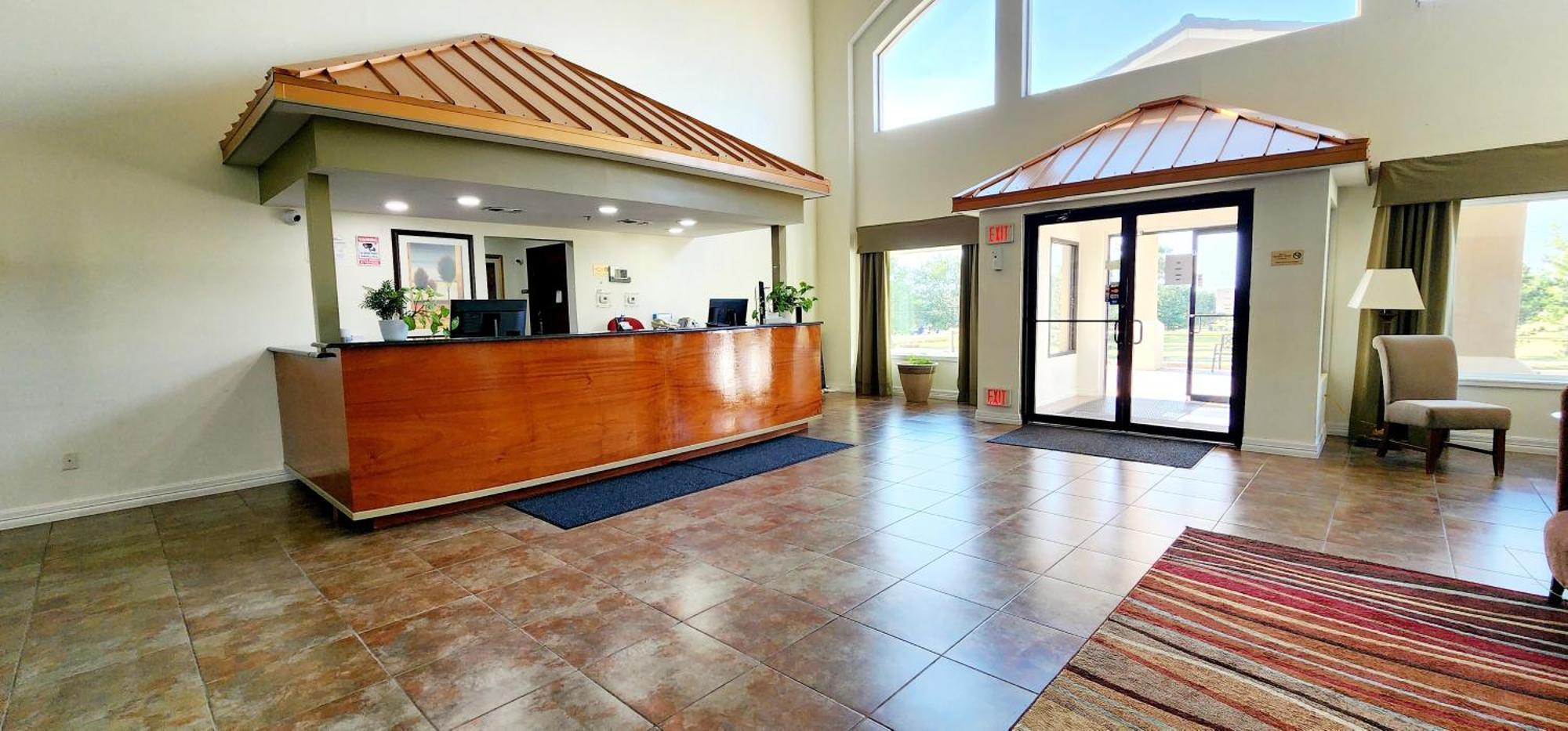 Fairbridge Inn & Suites Canadian エクステリア 写真