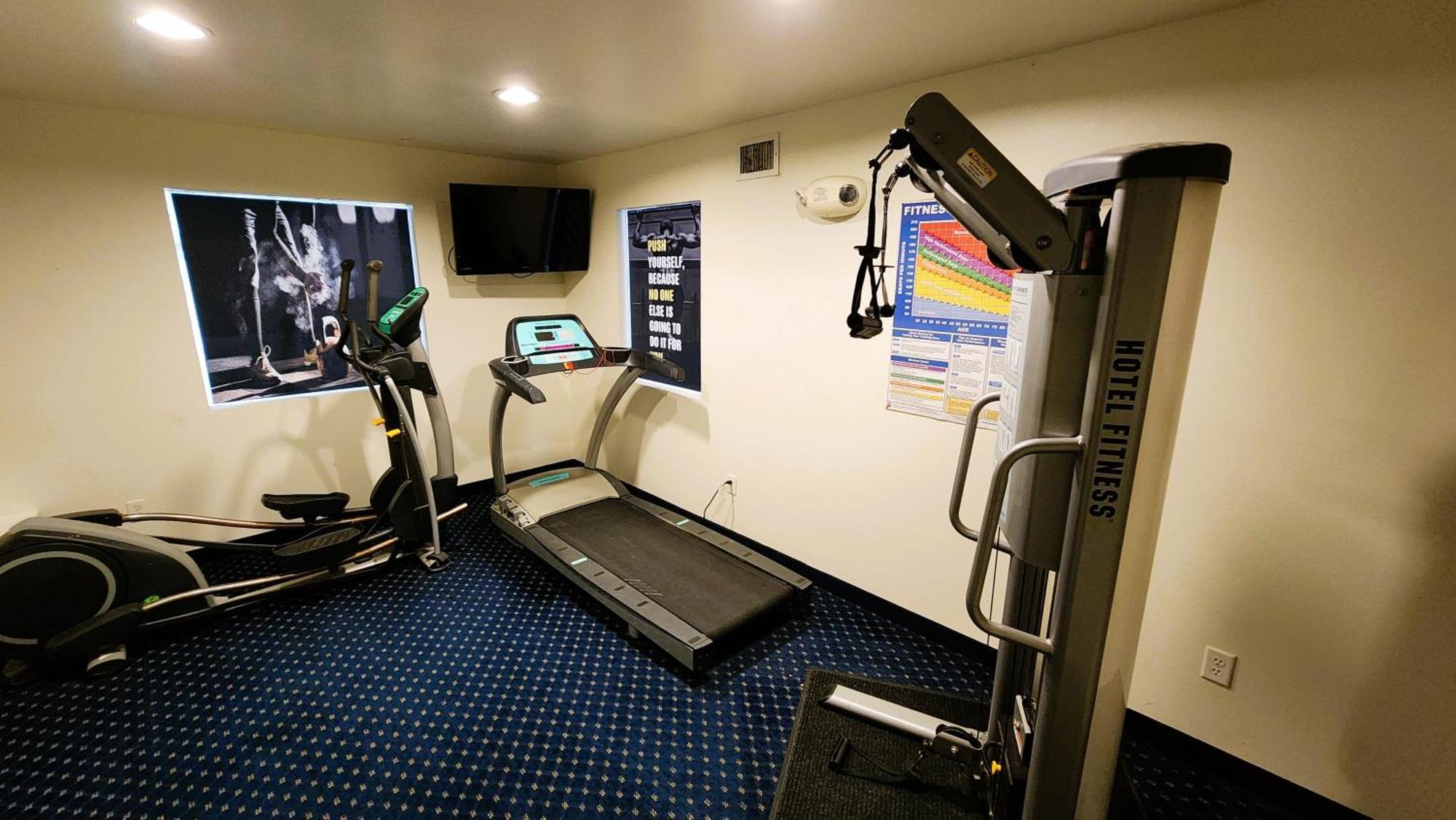 Fairbridge Inn & Suites Canadian エクステリア 写真