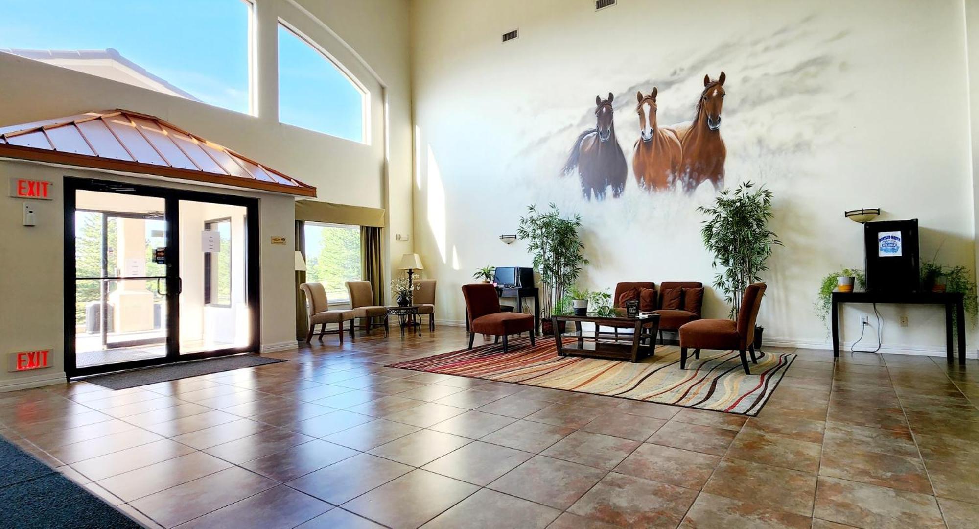Fairbridge Inn & Suites Canadian エクステリア 写真