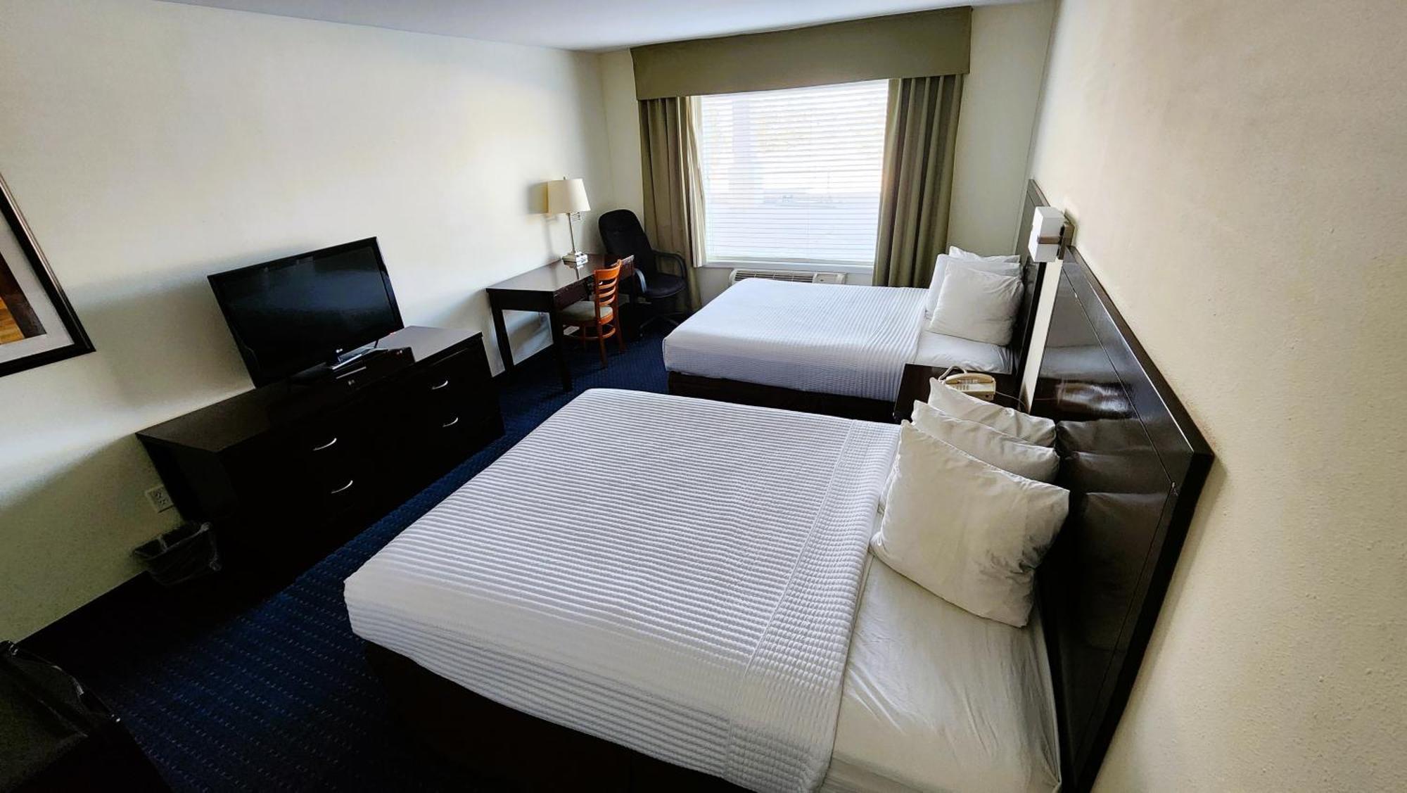 Fairbridge Inn & Suites Canadian エクステリア 写真