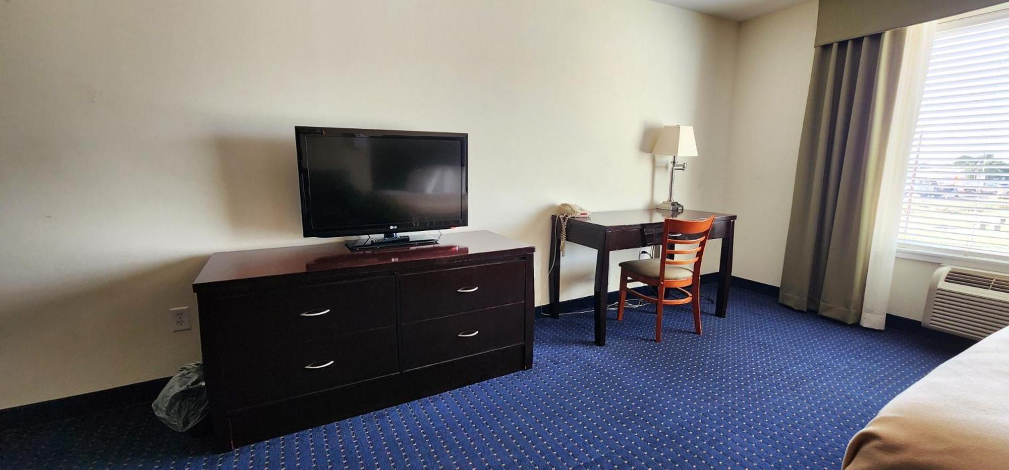 Fairbridge Inn & Suites Canadian エクステリア 写真
